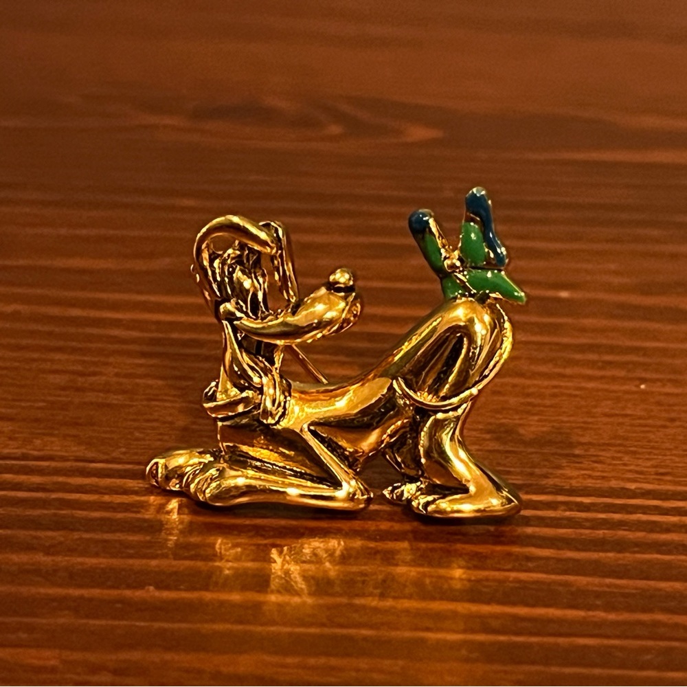 VINTAGE NAPIER DISNEY PLUTO DOG GOLD TONE BROOCH PIN ENAMEL BUTTERFLY